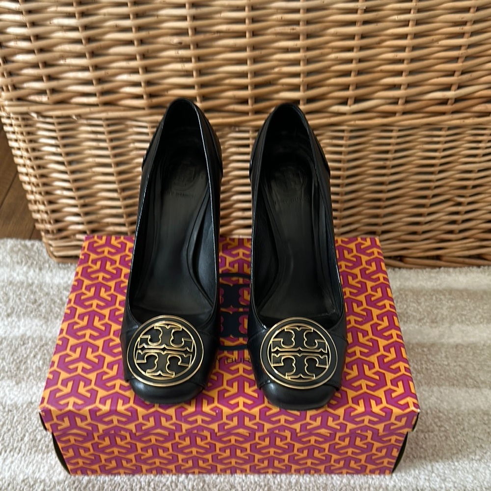 Tory Burch Black Pumps